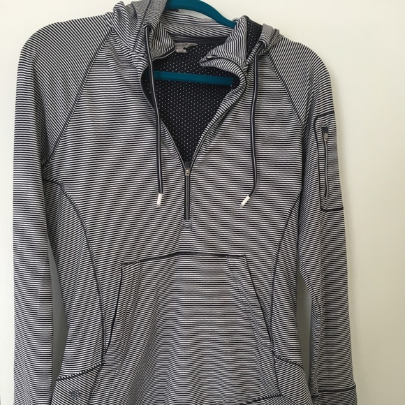Athleta Tops - Athleta pullover